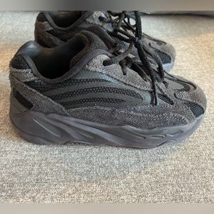 Adidas Yeezy size 10 (little kids)